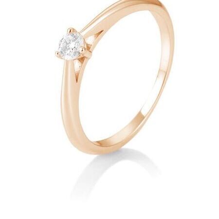 Roségoldener Verlobungsring mit einem Edelstein auf weißem Hintergrund