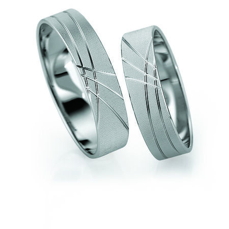 Ringe aus Silber von Slim vor weißem Hintergrund