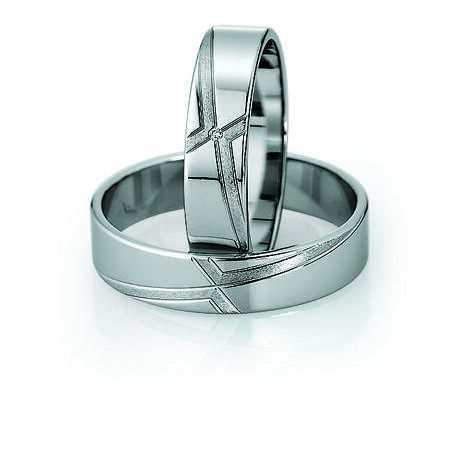 Ringe aus Silber von Slim vor weißem Hintergrund