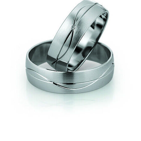 Ringe aus Silber von Slim vor weißem Hintergrund
