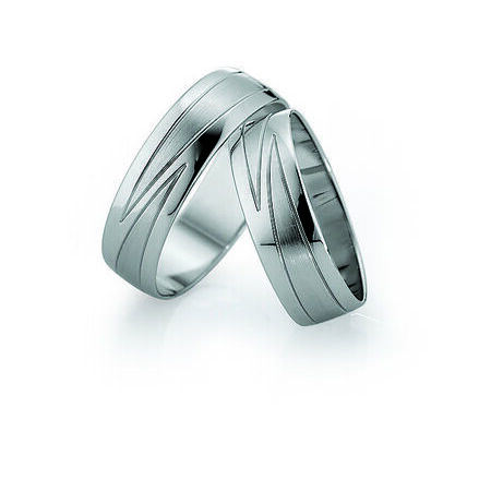 Ringe aus Silber von Slim vor weißem Hintergrund