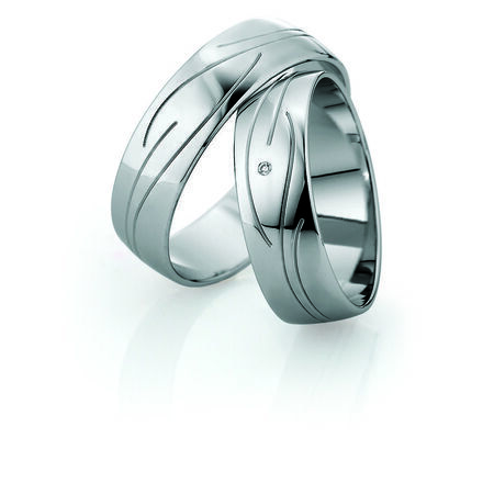 Ringe aus Silber von Slim vor weißem Hintergrund