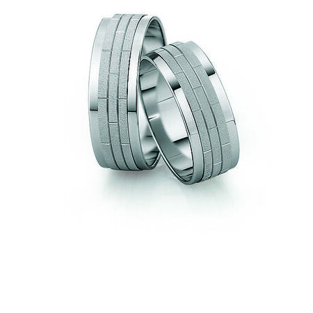 Ringe aus Silber von Slim vor weißem Hintergrund