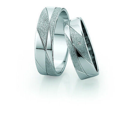 Ringe aus Silber von Slim vor weißem Hintergrund