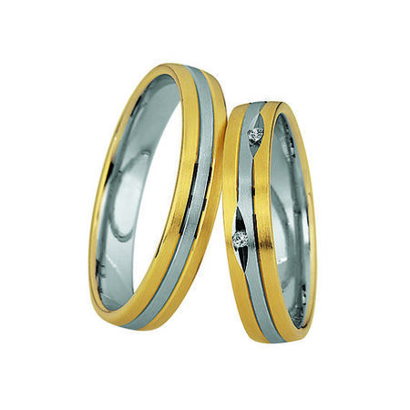 Zweifarbige Ringe aus Gold und Silber von Light vor weißem Hintergrund