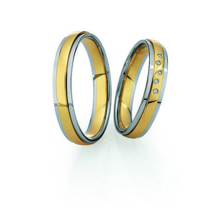 Zweifarbige Ringe aus Gold und Silber von Light vor weißem Hintergrund