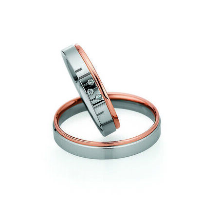 Zweifarbige Ringe aus Roségold und Silber von Light vor weißem Hintergrund
