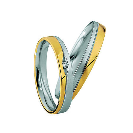 Zweifarbige Ringe aus Gold und Silber von Light vor weißem Hintergrund