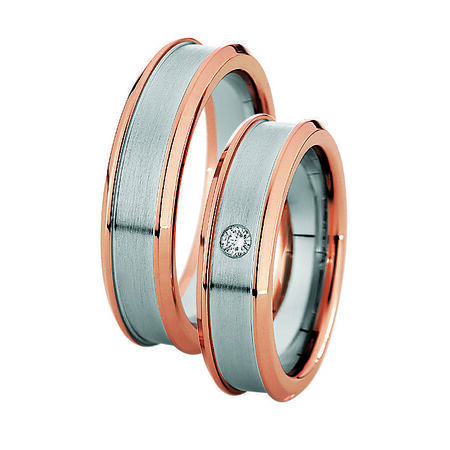 Zweifarbige Ringe aus Roségold und Silber von Steel and Gold vor weißem Hintergrund