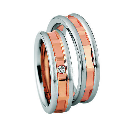 Zweifarbige Ringe aus Roségold und Silber von Steel and Gold vor weißem Hintergrund