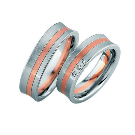 Zweifarbige Ringe aus Roségold und Silber von Steel and Gold vor weißem Hintergrund