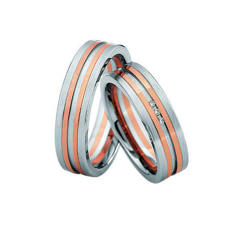 Zweifarbige Ringe aus Roségold und Silber von Steel and Gold vor weißem Hintergrund