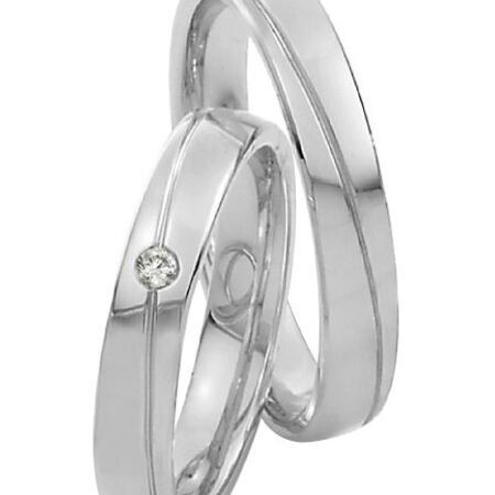 Ringe aus Silber von Twinset vor weißem Hintergrund