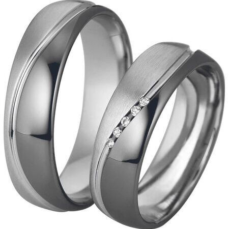Ringe aus dunklem Metall von Nightline auf weißem Hintergrund