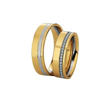Zweifarbige Ringe aus Gold und Silber von Eternity auf weißem Hintergrund