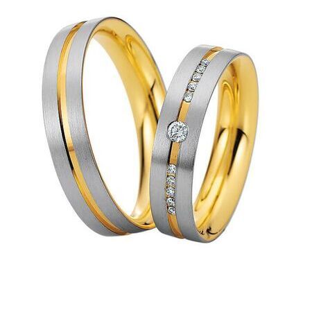 Ringe von Preciousline auf weißem Hintergrund