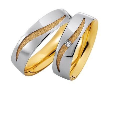 Ringe von Preciousline auf weißem Hintergrund