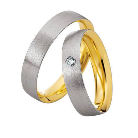 Ringe von Preciousline auf weißem Hintergrund
