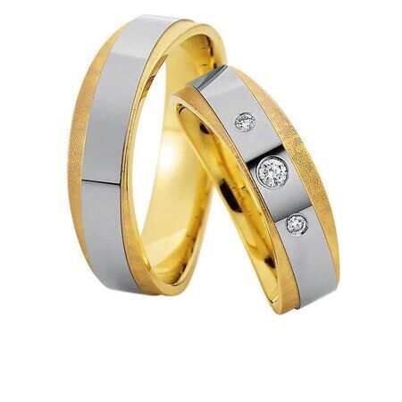 Ringe von Preciousline auf weißem Hintergrund