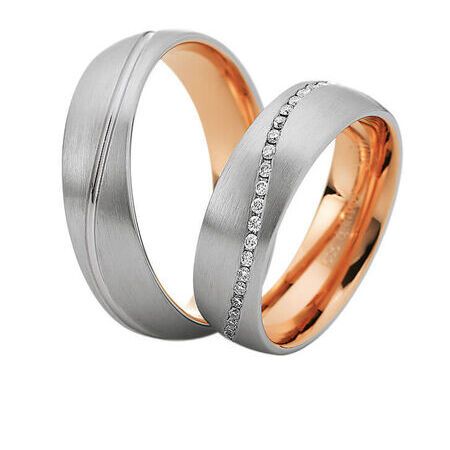 Ringe von Preciousline auf weißem Hintergrund