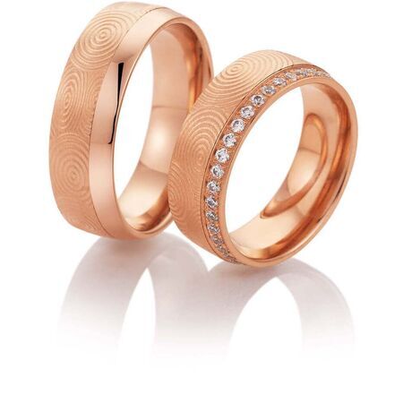 Ringe von Preciousline auf weißem Hintergrund