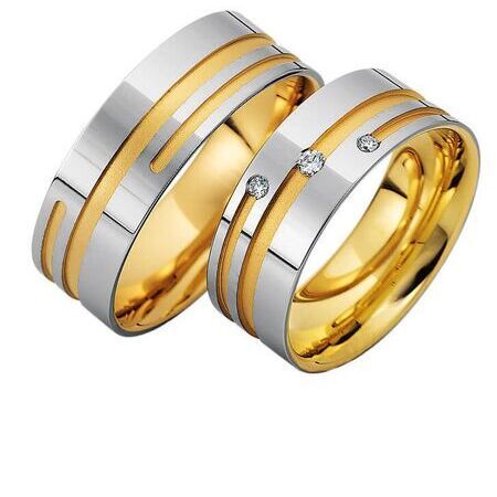 Ringe von Preciousline auf weißem Hintergrund