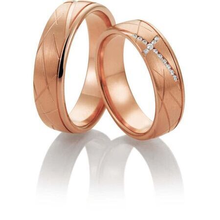 Ringe von Preciousline auf weißem Hintergrund