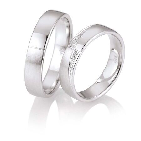 Ringe von Honeymoon Solid V auf weißem Hintergrund