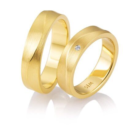 Ringe von Honeymoon Solid V auf weißem Hintergrund