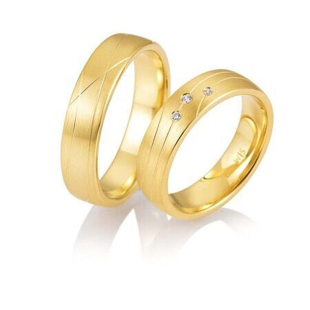Ringe von Honeymoon Solid V auf weißem Hintergrund