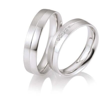 Ringe von Honeymoon Solid V auf weißem Hintergrund