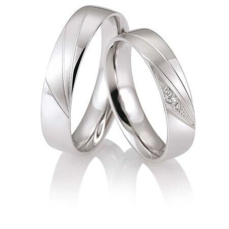 Ringe von Honeymoon Solid V auf weißem Hintergrund