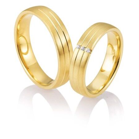 Ringe von Honeymoon Solid V auf weißem Hintergrund