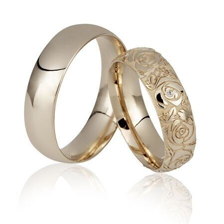 Ringe von Magic Flower auf weißem Hintergrund