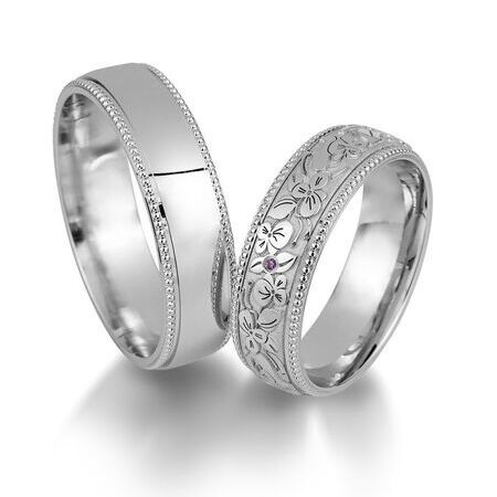 Ringe von Magic Flower auf weißem Hintergrund
