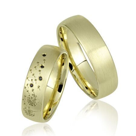 Ringe von Magic Flower auf weißem Hintergrund