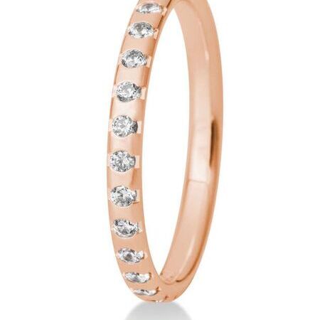 Ring von Memoire auf weißem Hintergrund