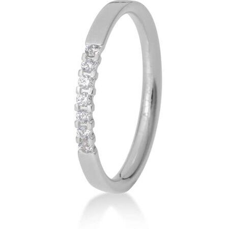 Ring von Memoire auf weißem Hintergrund