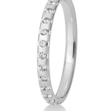 Ring von Memoire auf weißem Hintergrund