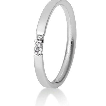 Ring von Memoire auf weißem Hintergrund