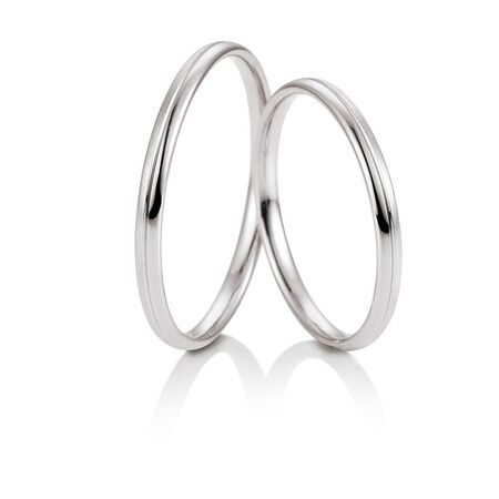 Ringe von Hello auf weißem Hintergrund