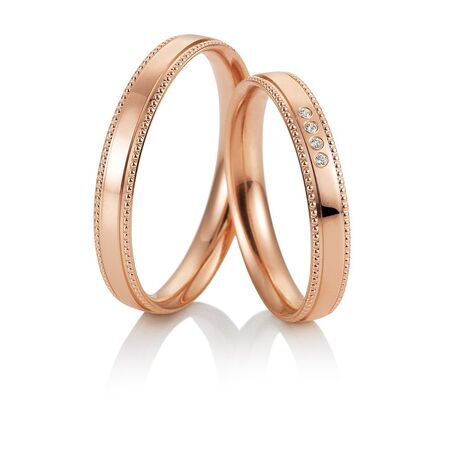 Ringe von Hello auf weißem Hintergrund