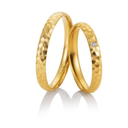 Ringe von Hello auf weißem Hintergrund
