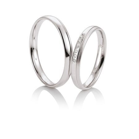 Ringe von Hello auf weißem Hintergrund