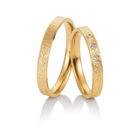 Ringe von Hello auf weißem Hintergrund