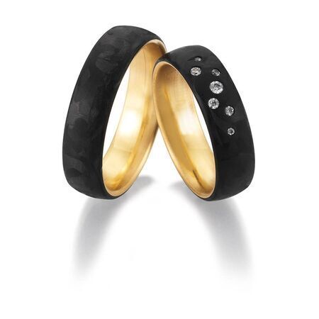 Ringe von Carbon auf weißem Hintergrund