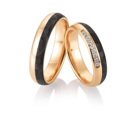 Ringe von Carbon auf weißem Hintergrund