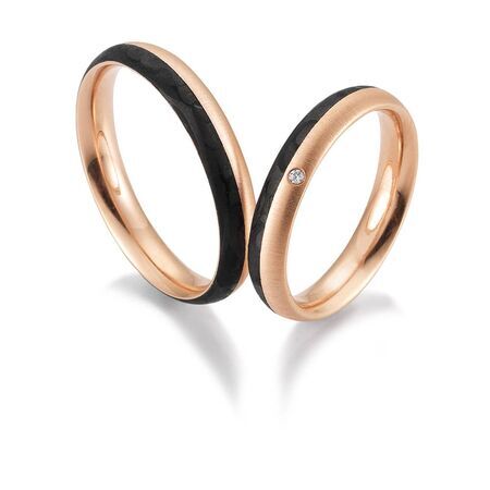 Ringe von Carbon auf weißem Hintergrund