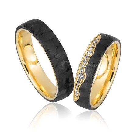 Ringe von Carbon auf weißem Hintergrund