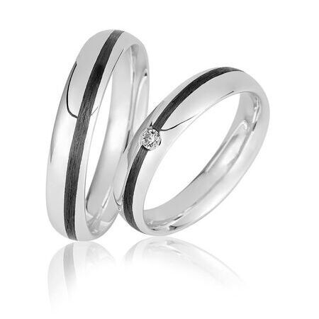 Ringe von Carbon auf weißem Hintergrund